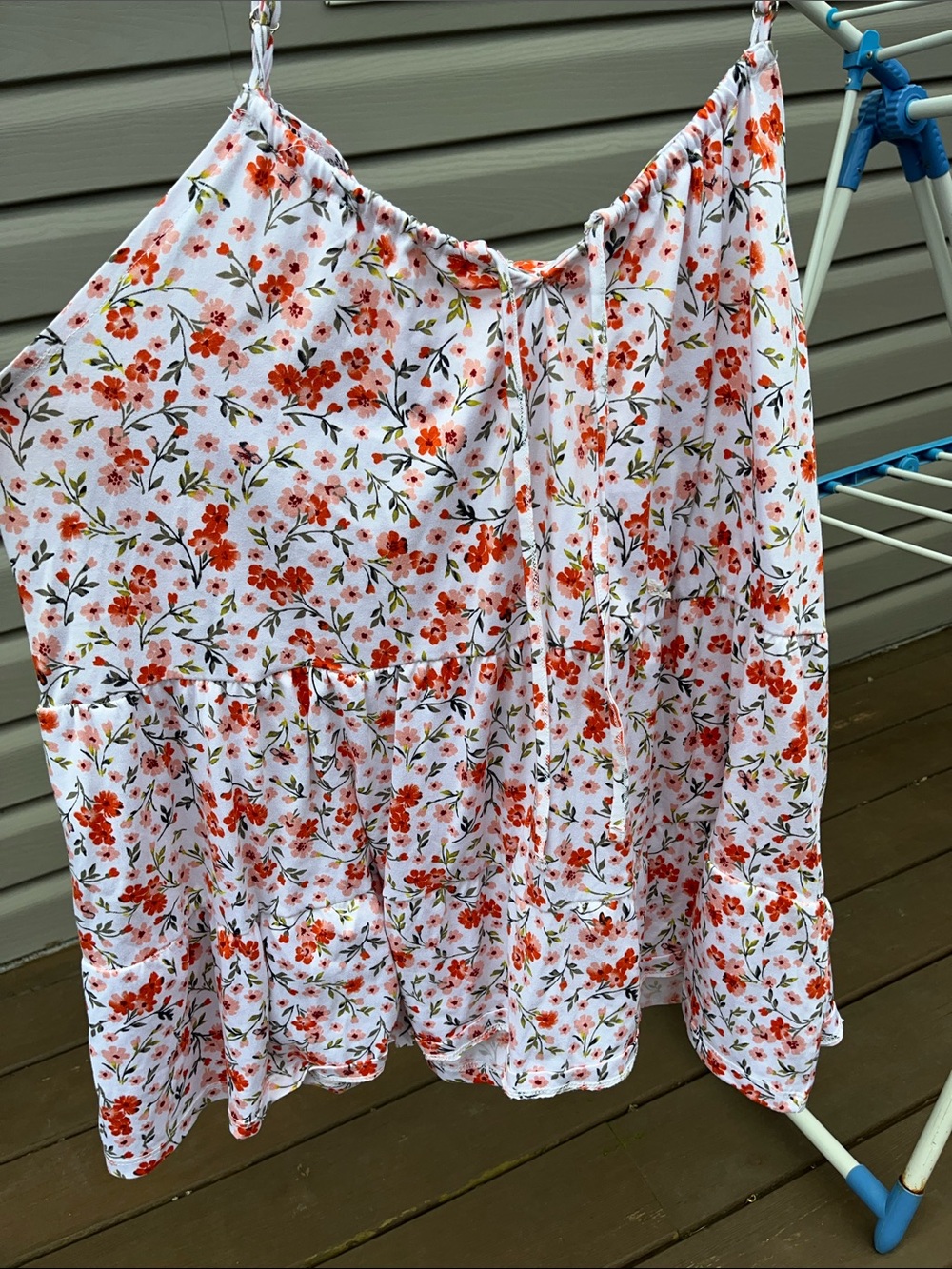 French twist keyhole / tie flowy tiered top. Orange floral Print on white. L-XL